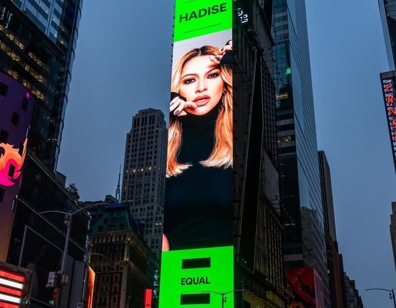 hadise times square de 